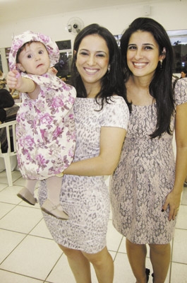 Tias Liliana Angélica e Beatriz Helena Bandos com a sobrinha Antonella
